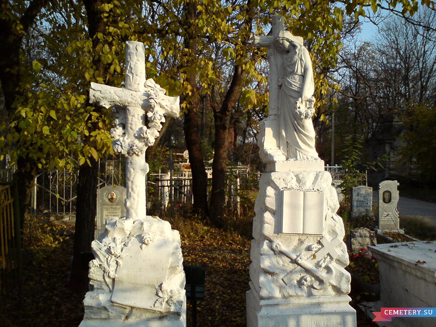 Старое кладбище Таганрога. Участок Комнено-Варваци у церкви