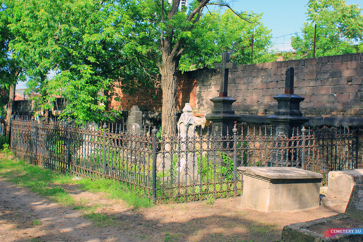 Старое кладбище Таганрога. Участок Рочеговых
