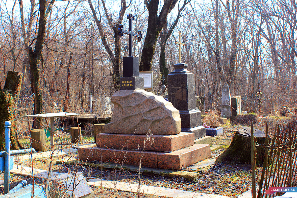 Старое кладбище Таганрога. Участок Платоновых